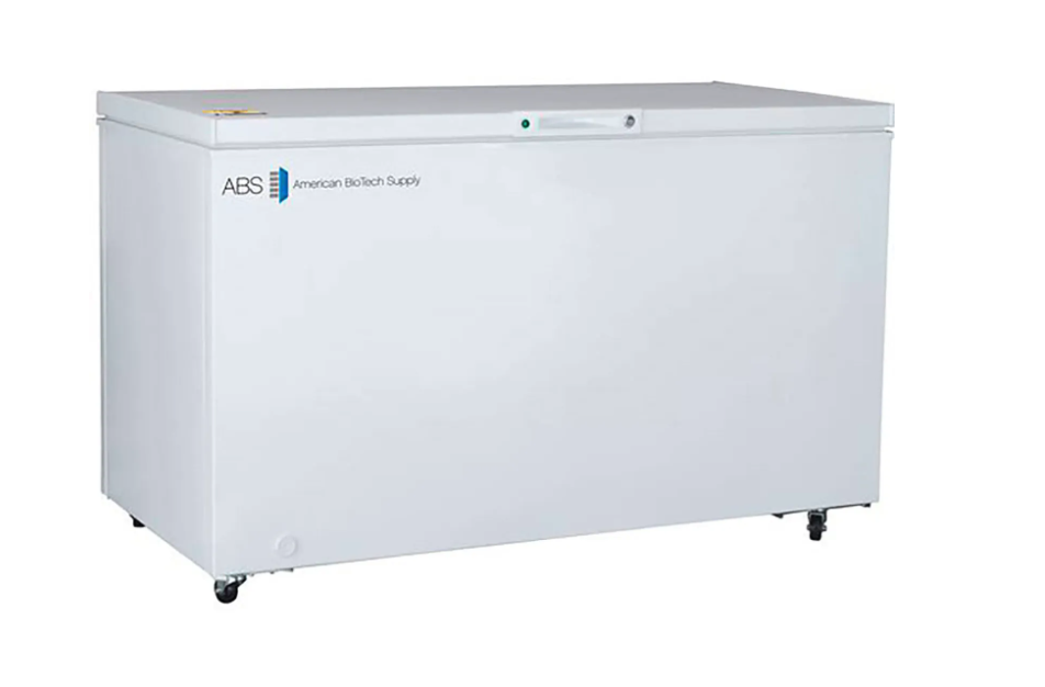 Congelador horizontal de refrigerantes para vacunas. Contenedor de refrigerantes para mantenerlos a temperatura de congelación. Consta de: puerta metálica tipo cofre con sellado hermético cerradura y llave. Construido de material resistente a climas tropicales. Capaz de mantener temperatura en rango de -15 a -20°C. Con control de temperatura canastilla removible ahorrador de energía y tapón de drenado. Las especificaciones de cada uno de los elementos señalados serán determinadas por las unidades médicas de acuerdo a sus necesidades.